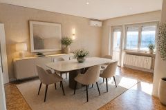 Sala pranzo arredata AI